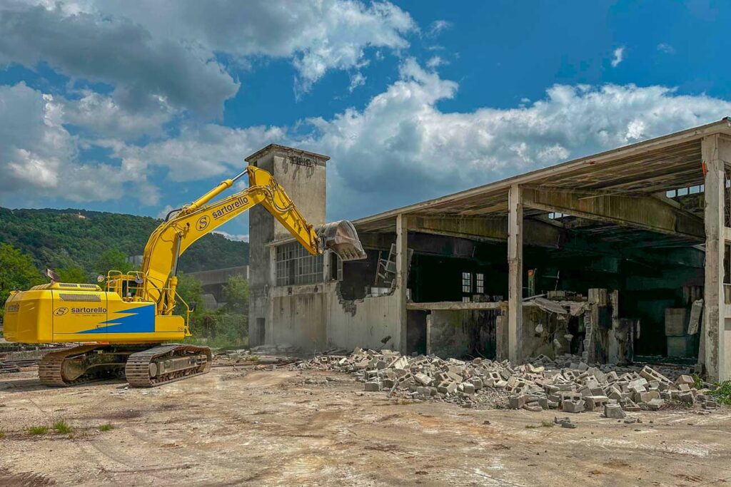 Demolizione selettiva nei cantieri 2026: cos'è e perché conviene 1 Demolizione selettiva nei cantieri 2026: cos'è e perché conviene